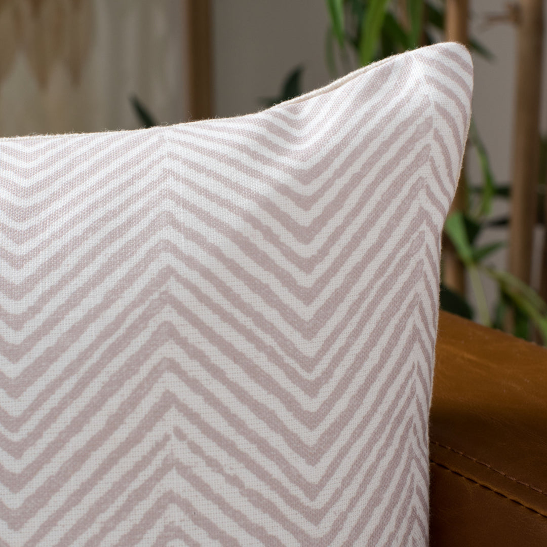 SAFAVIEH Dermi Pillow Grey / White Image 3