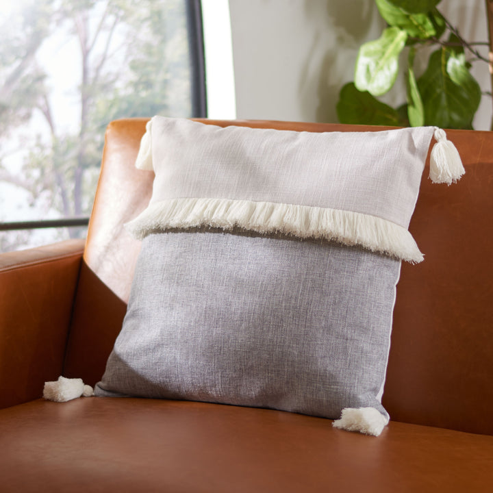 SAFAVIEH Demli Pillow Grey / White Image 1