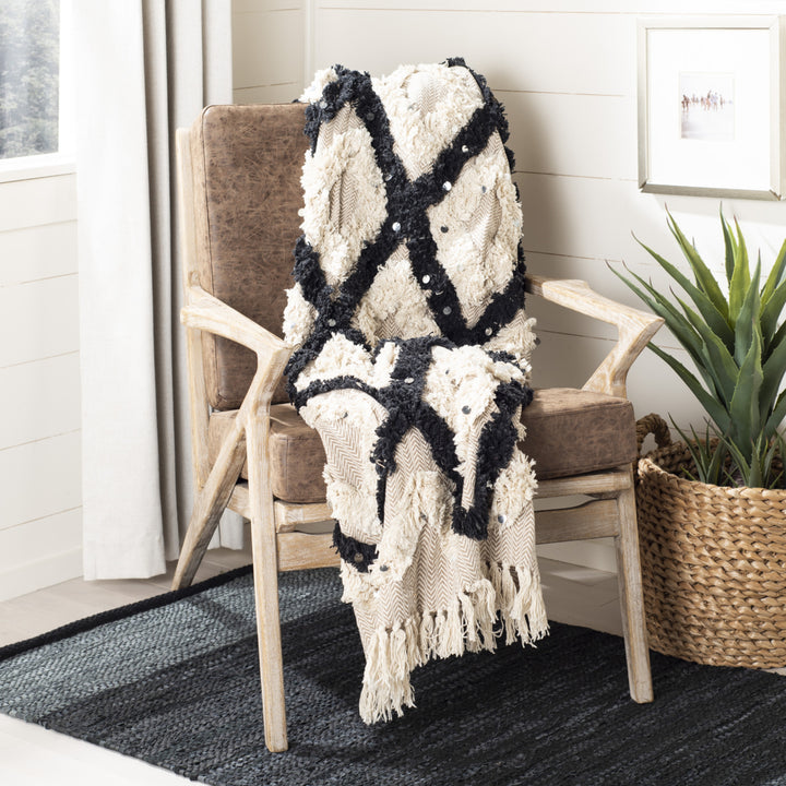 SAFAVIEH Lila Grace Fringe Throw Blanket Black / Beige Image 1