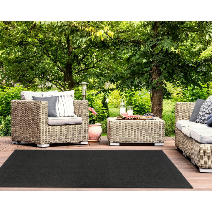 Liora Manne Calais Solid Indoor Outdoor Area Rug Charcoal Image 4