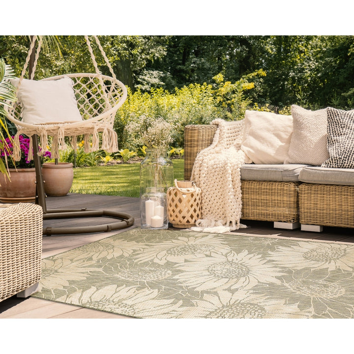 Liora Manne Carmel Green Sunflower Area Rug Indoor Outdoor 100% Polypropylene Image 3