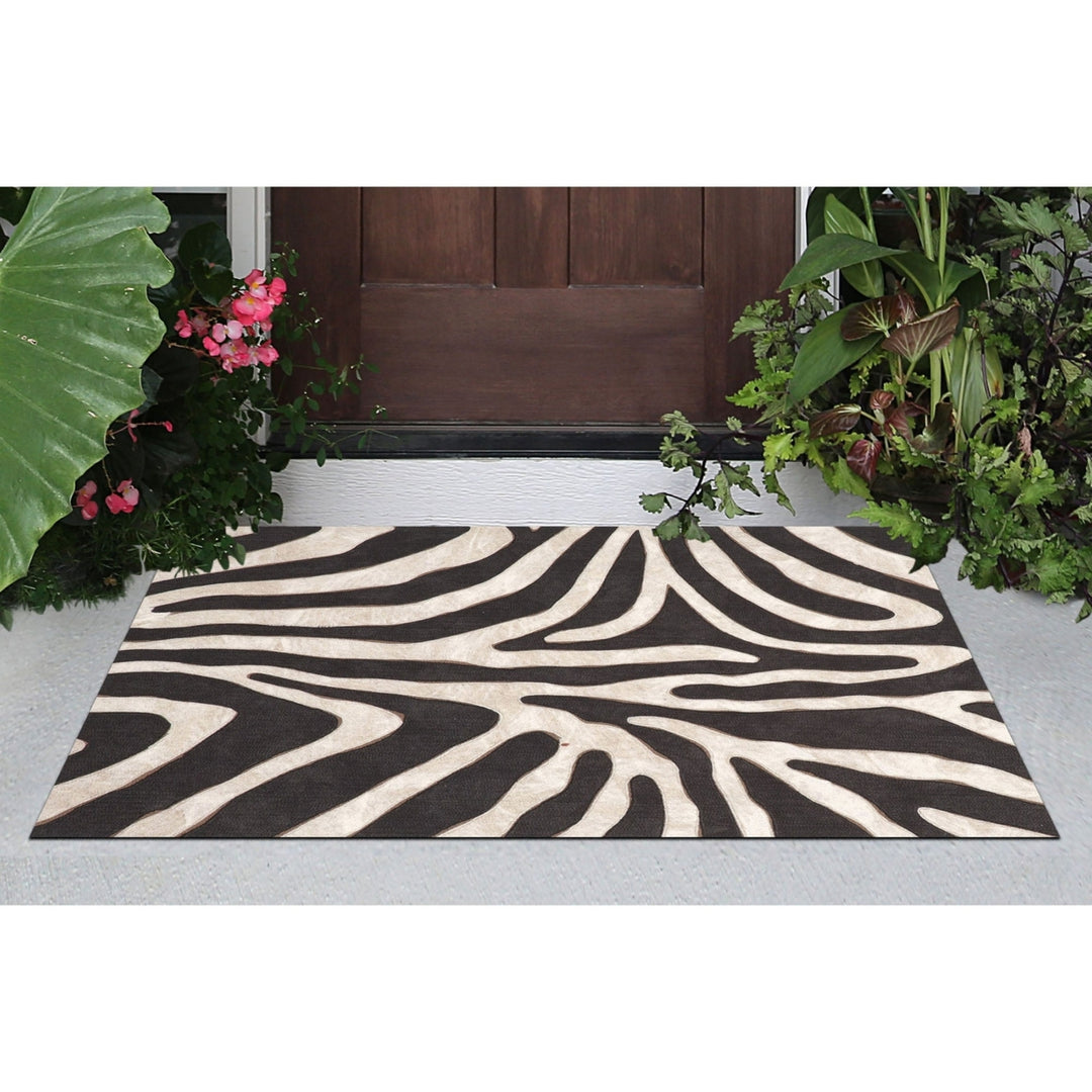 Liora Manne Zebra Area Rug Black Indoor Outdoor 100% Polyester Handmade 5x7 Image 7