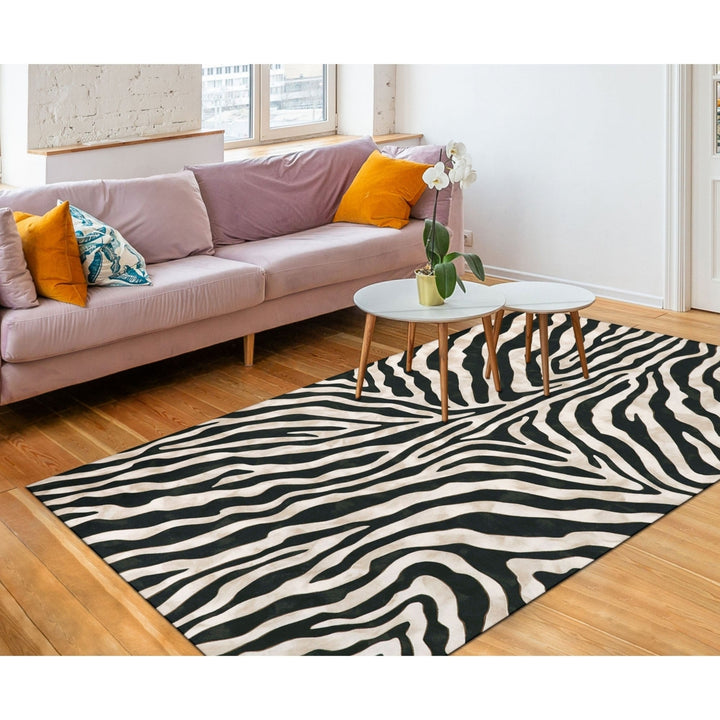 Liora Manne Zebra Area Rug Black Indoor Outdoor 100% Polyester Handmade 5x7 Image 9