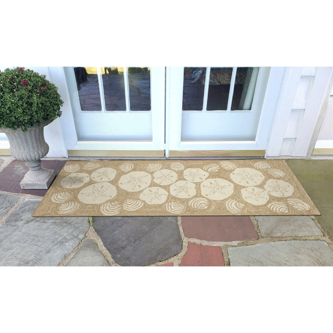 Liora Manne Frontporch Shell Toss Indoor Outdoor Area Rug Natural Image 3