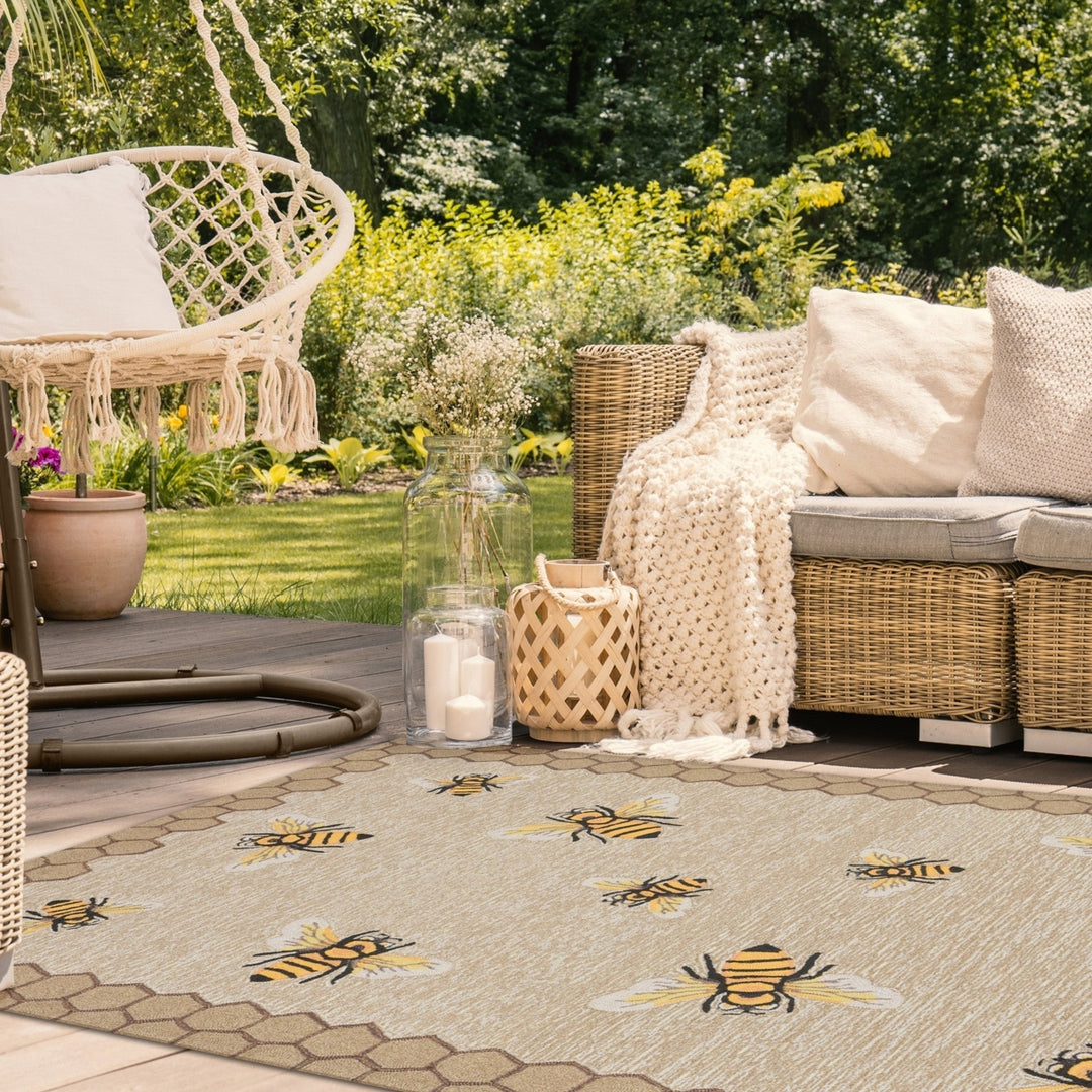 Liora Manne Frontporch Honeycomb Bee Indoor Outdoor Area Rug Natural Image 6