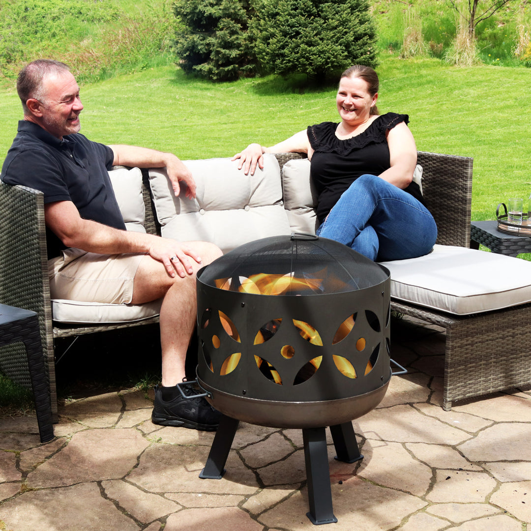 Sunnydaze 26 in Retro Cast Iron Fire Pit with Spark Screen Image 9