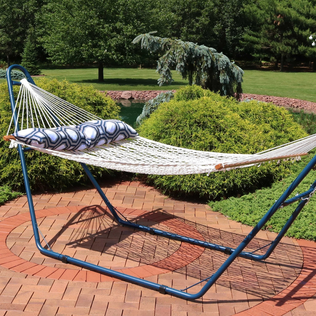 Sunnydaze Large Polyester Rope Hammock with Spreader Bar and Pillow - White Image 4