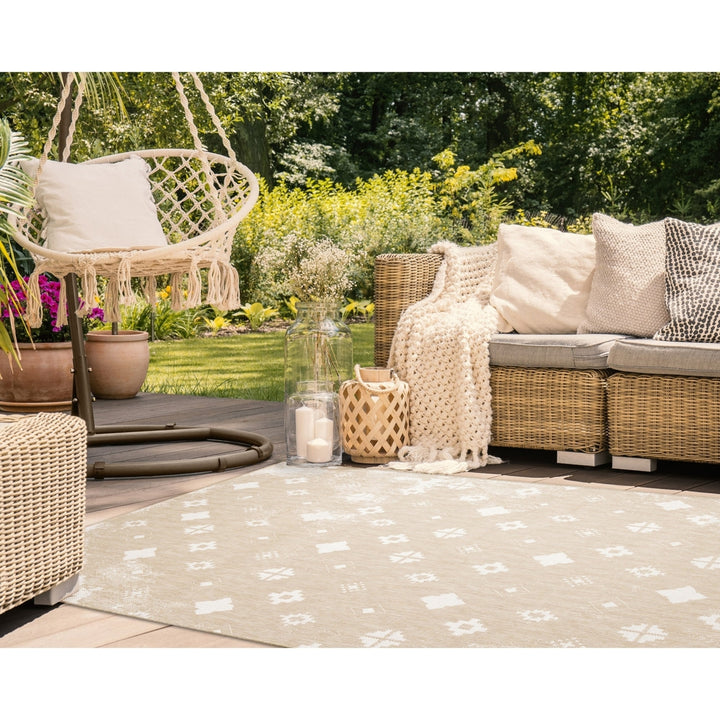 Liora Manne Carmel Porto Indoor Outdoor Area Rug Sand Image 5