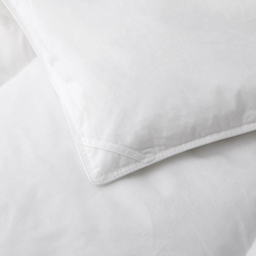 White Goose Feather and Down Comforters, Lightweight and Medium Weight Duvet Insert Image 11