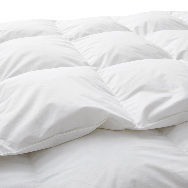 White Goose Feather and Down Comforters, Lightweight and Medium Weight Duvet Insert Image 6