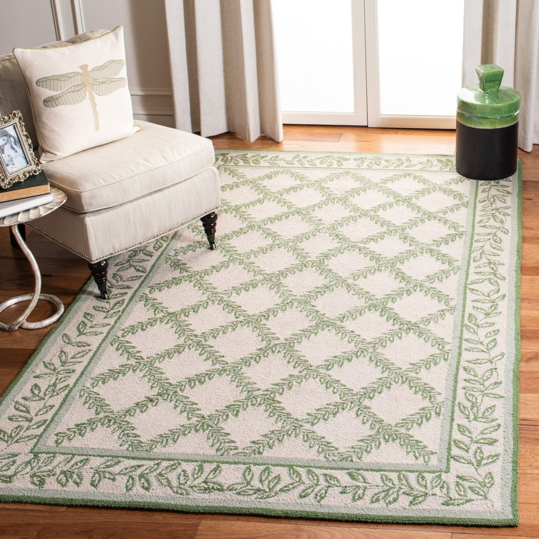 SAFAVIEH Chelsea HK15C Hand-hooked White / Black Rug Image 10