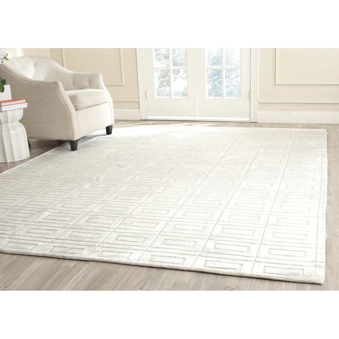 SAFAVIEH Mirage Collection MIR344W Handmade White Rug Image 5