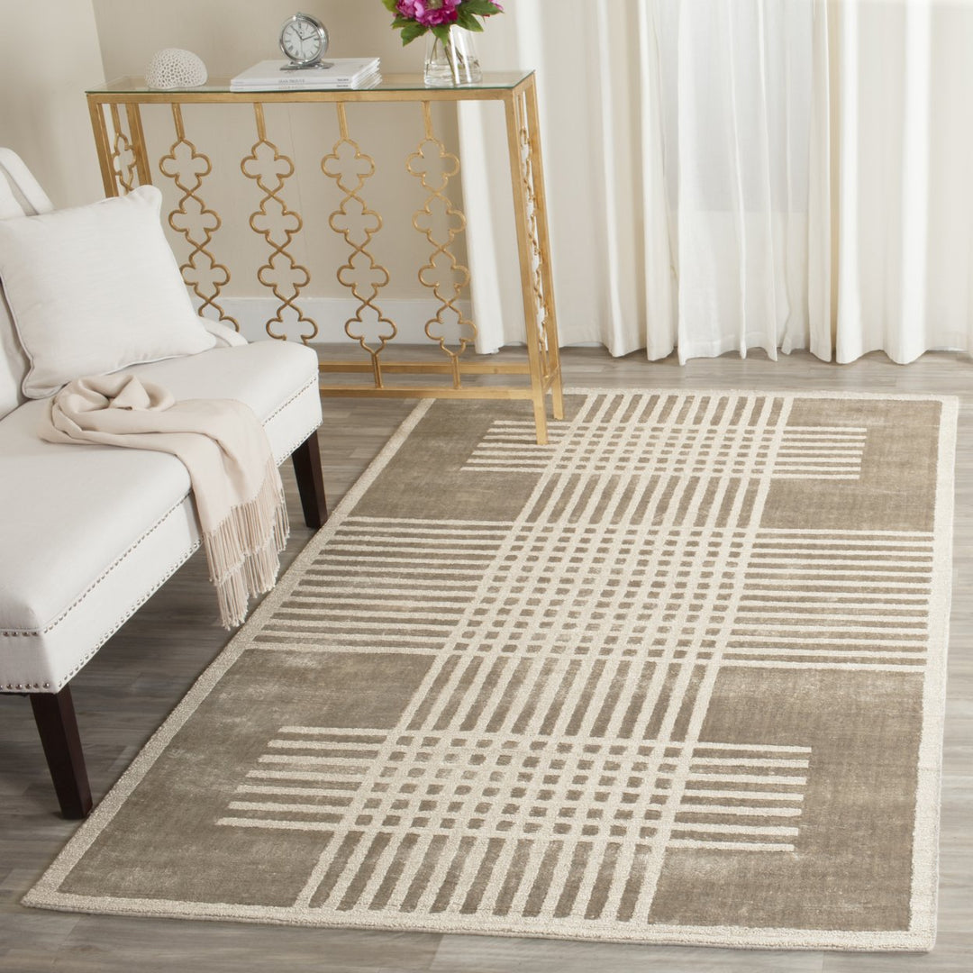 SAFAVIEH Mirage Collection MIR537B Handmade Beige Rug Image 1