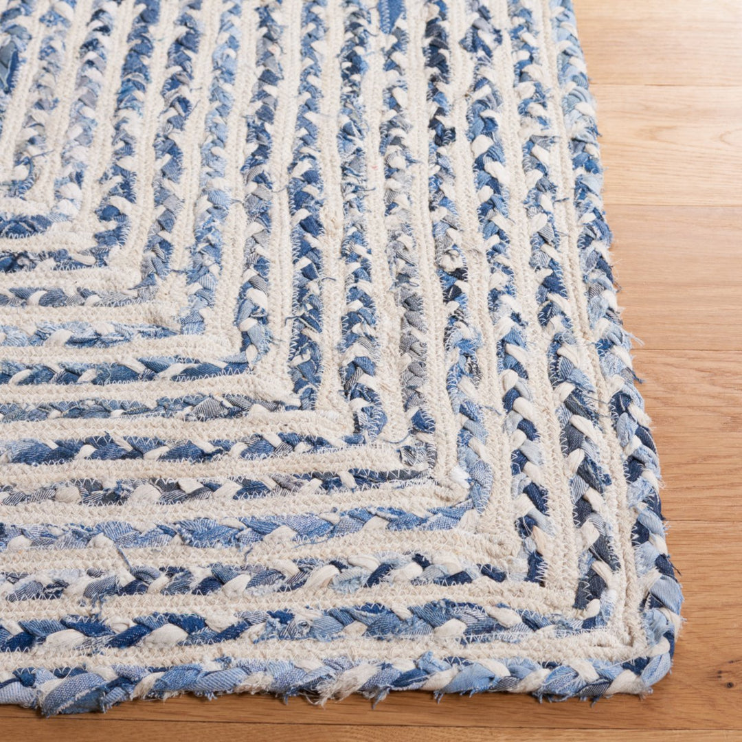 Safavieh BRD260M Braided Blue / Ivory Image 3