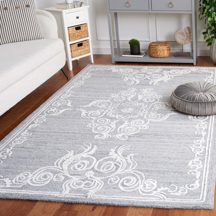 Safavieh GLM604F Glamour Grey / Ivory Image 1