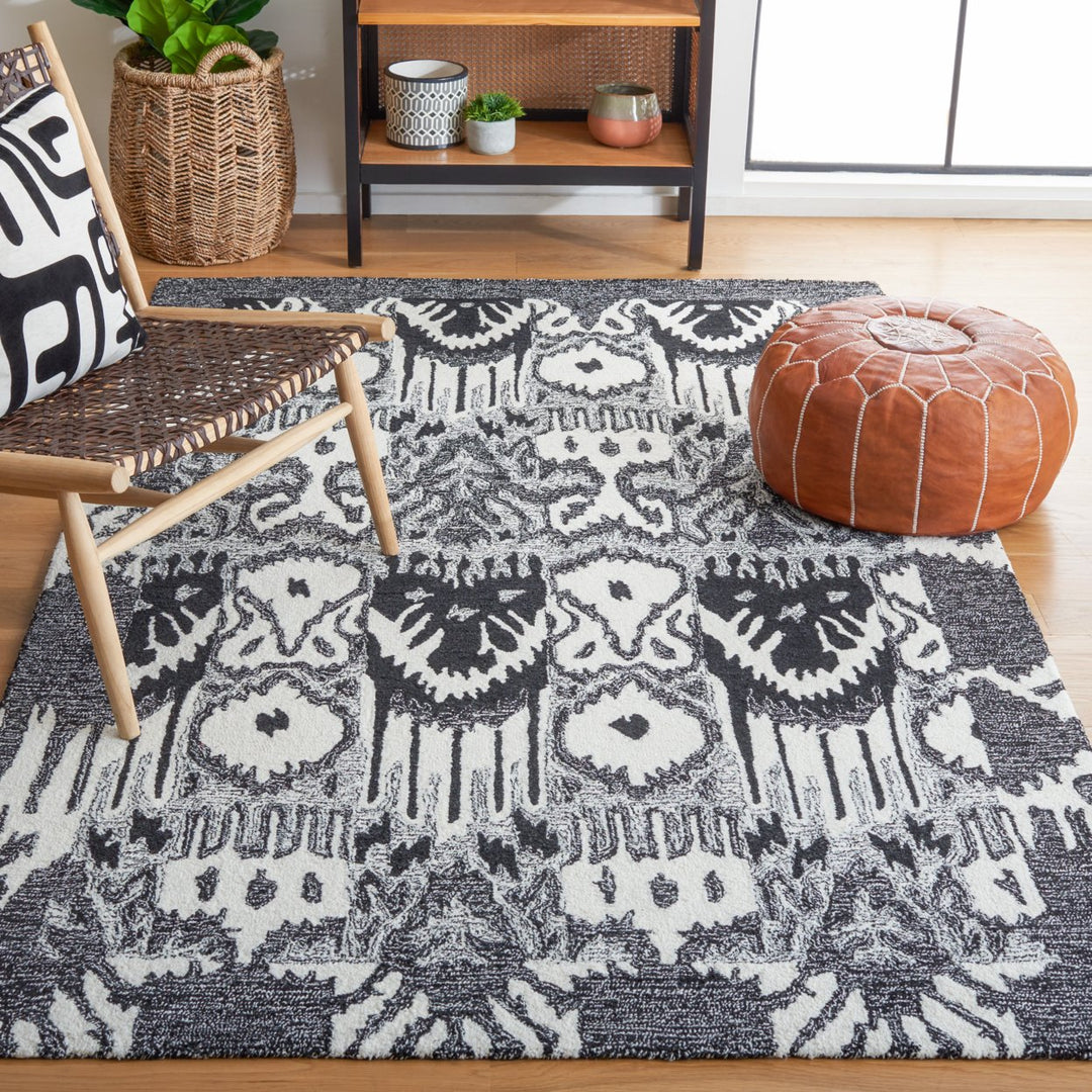 Safavieh IKT651Z Ikat Black / Ivory Image 1