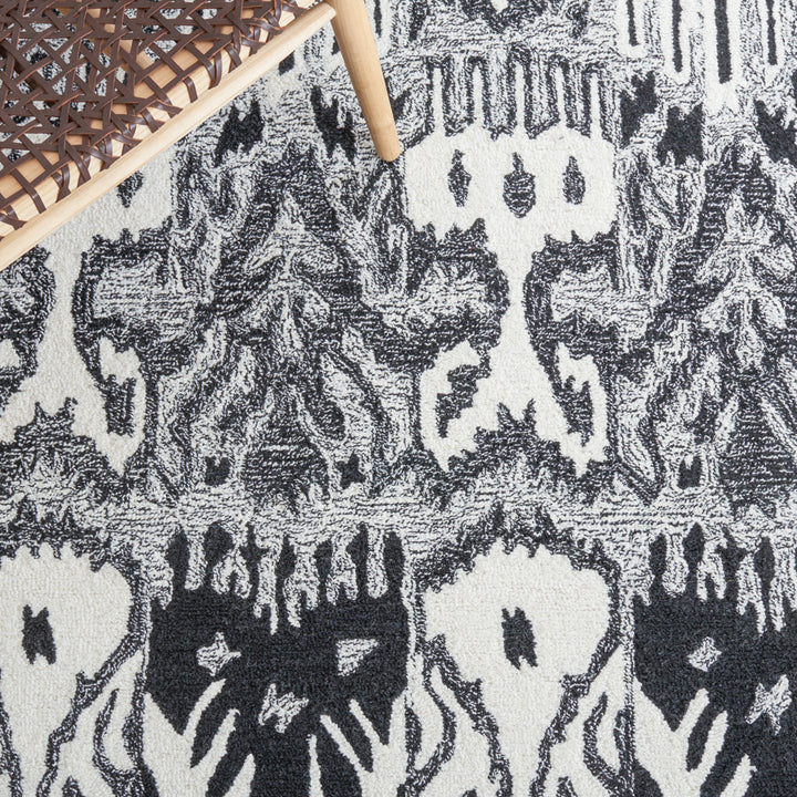 Safavieh IKT651Z Ikat Black / Ivory Image 6