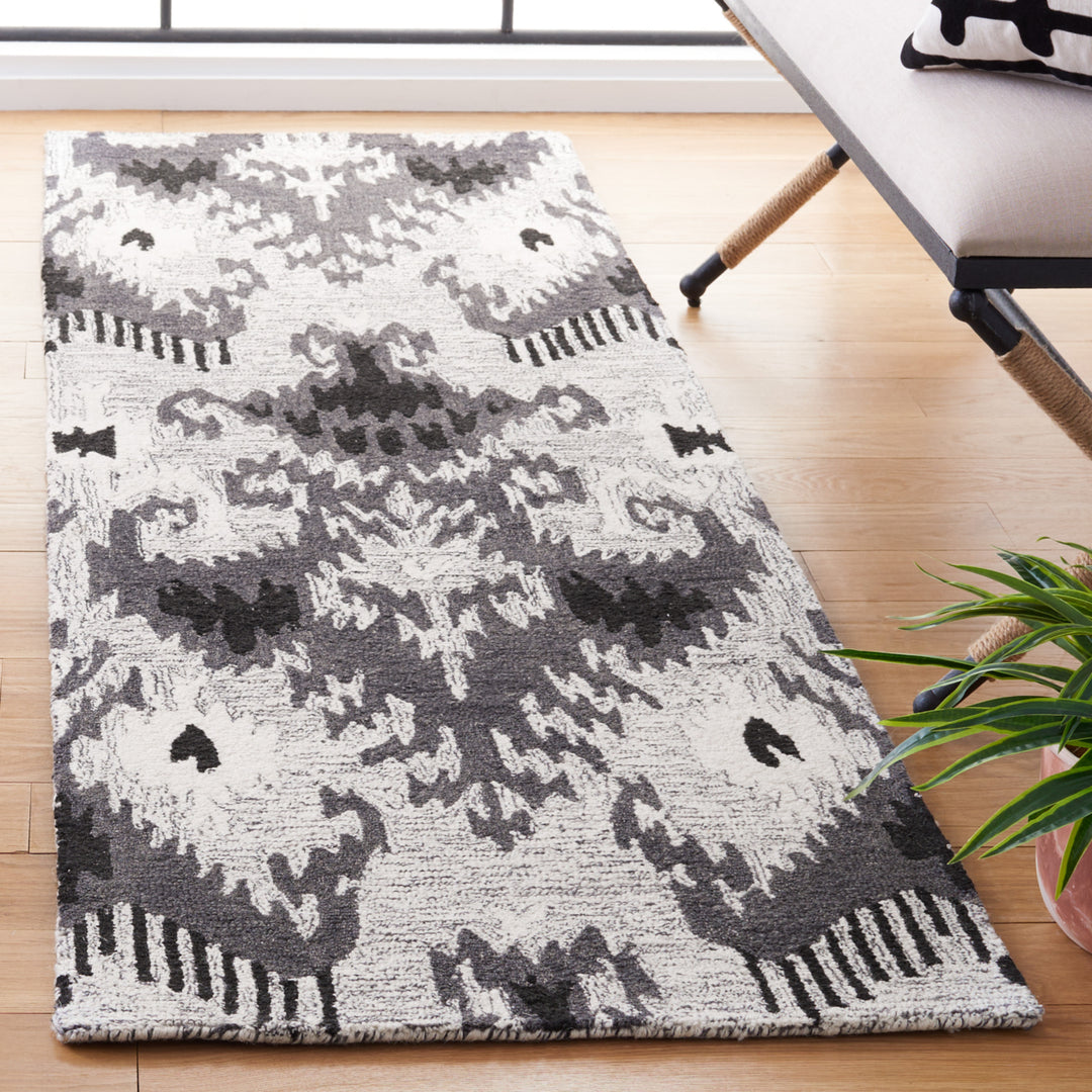 Safavieh IKT652Z Ikat Grey / Black Image 9