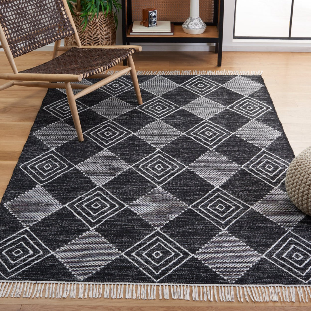 Safavieh KLM306Z Kilim Black / Ivory Image 1