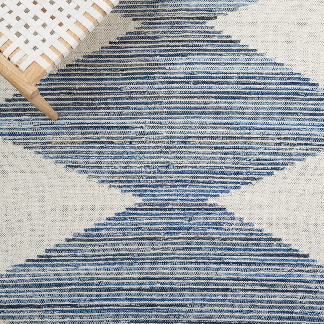 Safavieh KLM309A Kilim Ivory / Blue Image 6