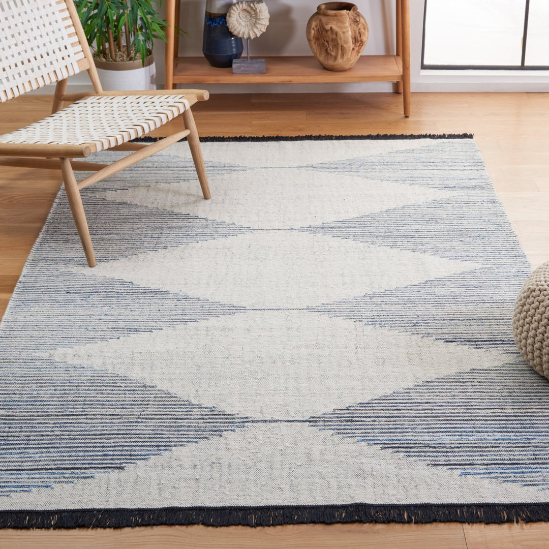 Safavieh KLM309L Kilim Blue / Ivory Image 1