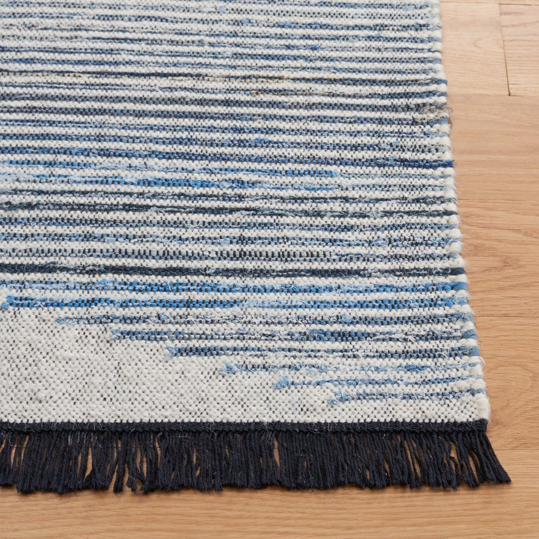 Safavieh KLM309L Kilim Blue / Ivory Image 3