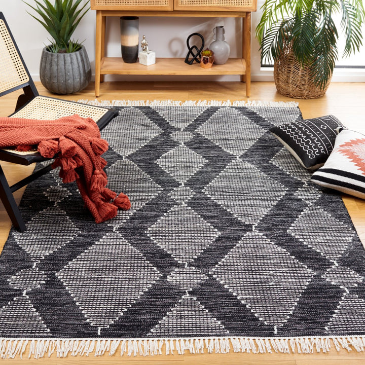 Safavieh KLM325Z Kilim Black / Ivory Image 1