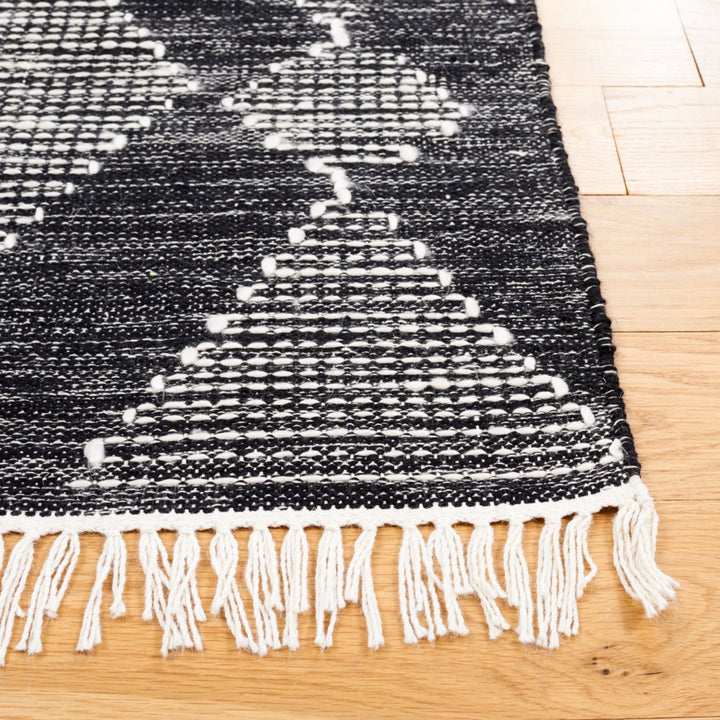 Safavieh KLM325Z Kilim Black / Ivory Image 3