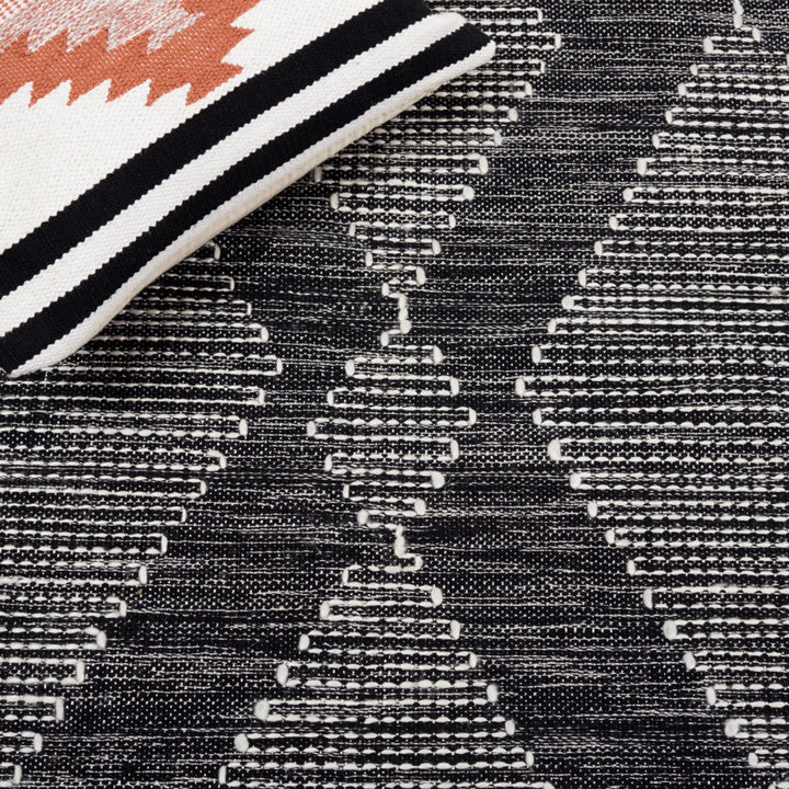 Safavieh KLM325Z Kilim Black / Ivory Image 6