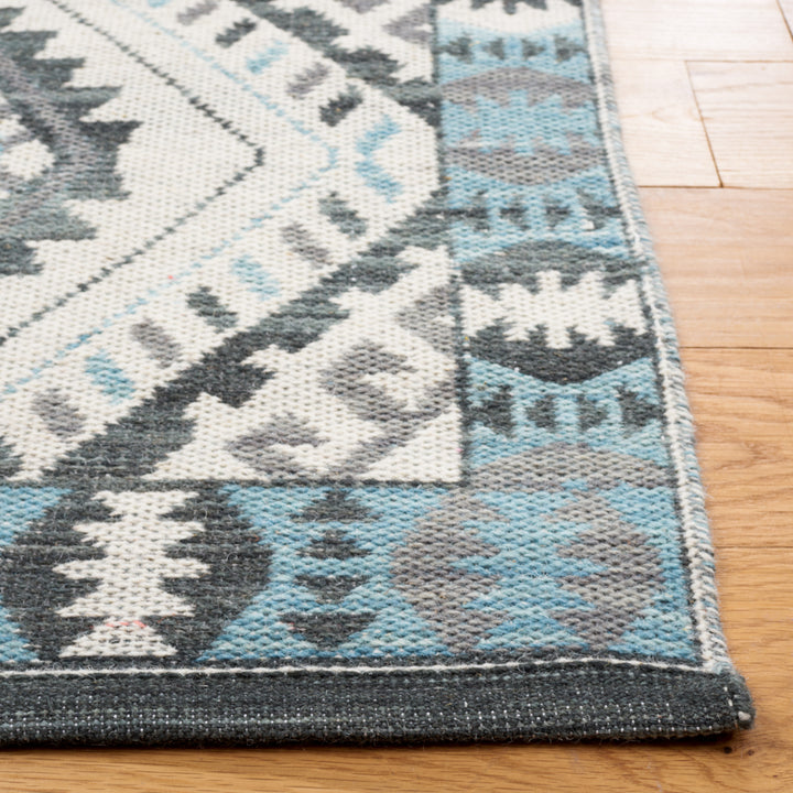 Safavieh KLM329A Kilim Ivory / Blue Image 3