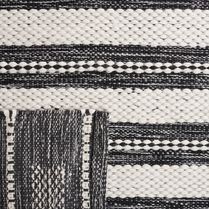 Safavieh KLM441Z Kilim Black / Ivory Image 7