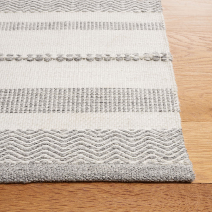 Safavieh KLM445G Kilim Silver / Ivory Image 3