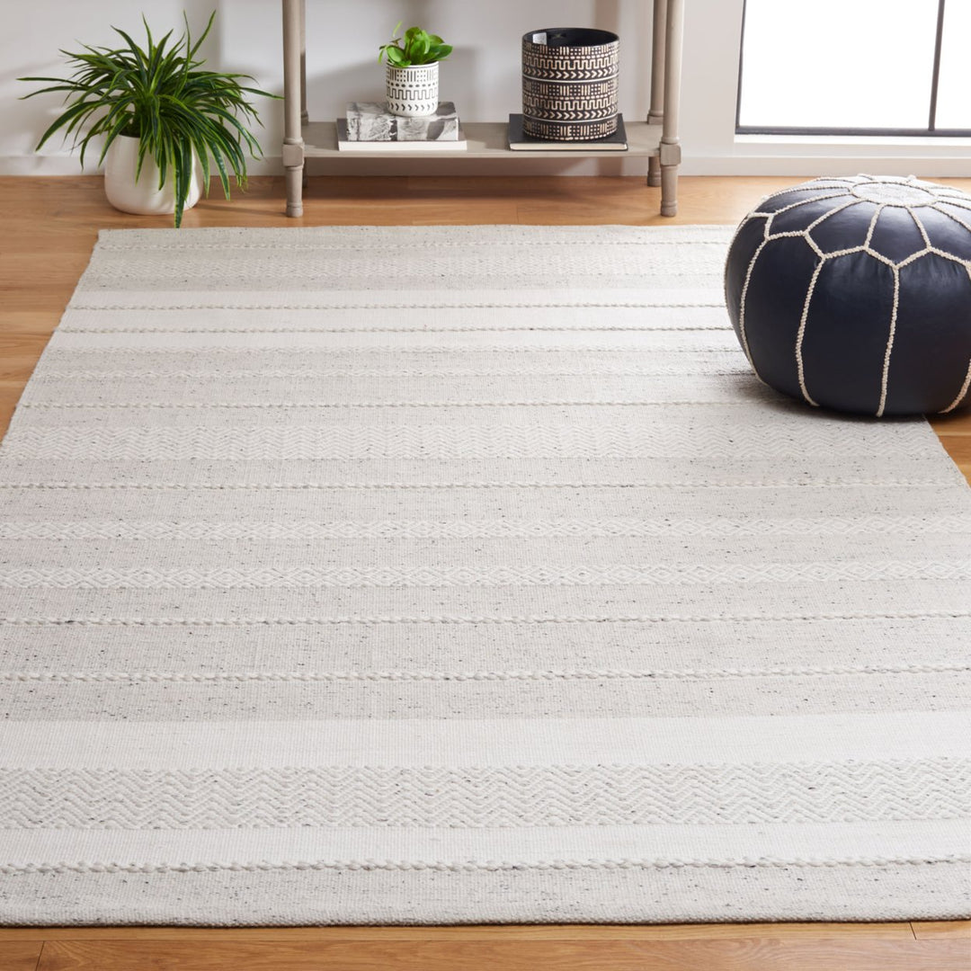 Safavieh KLM446F Kilim Ivory / Grey Image 1