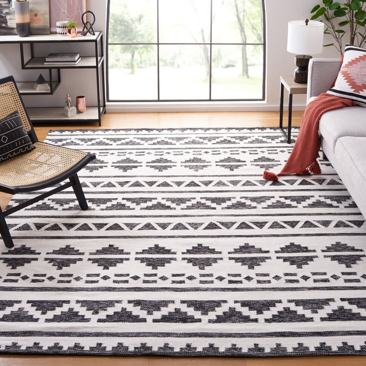 Safavieh KLM447Z Kilim Black / Ivory Image 1