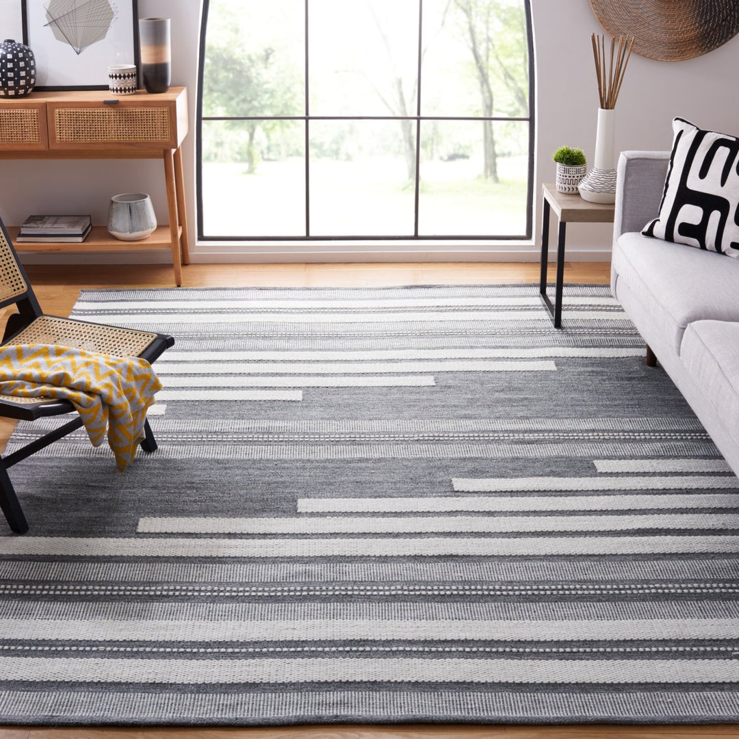 Safavieh KLM448H Kilim Ivory / Dark Grey Image 1