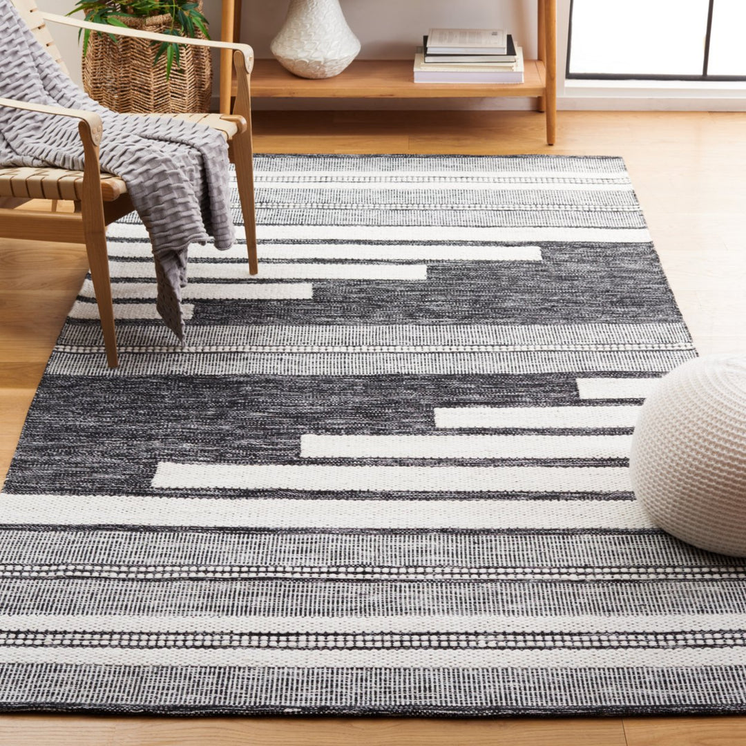 Safavieh KLM448Z Kilim Ivory / Black Image 2