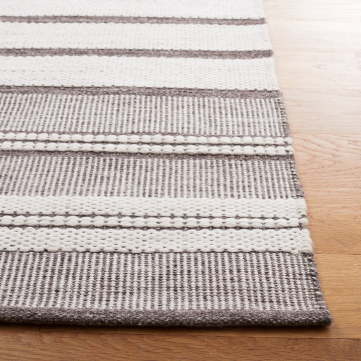 Safavieh KLM448T Kilim Ivory / Brown Image 5