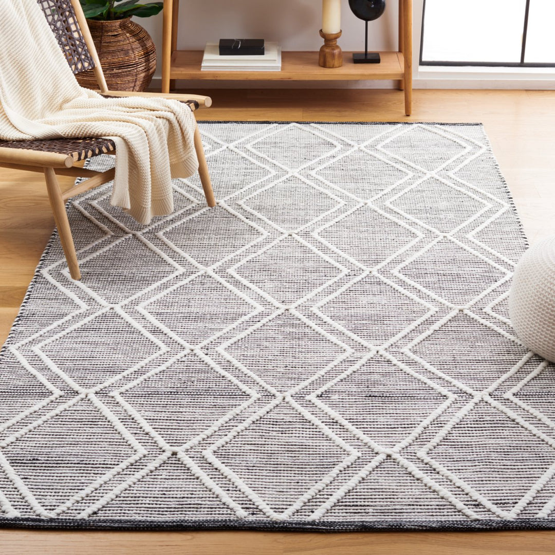 Safavieh KLM449Z Kilim Black / Ivory Image 2