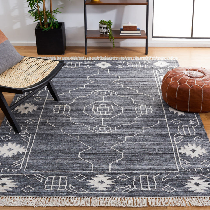 Safavieh KLM763Z Kilim Black / Ivory Image 1