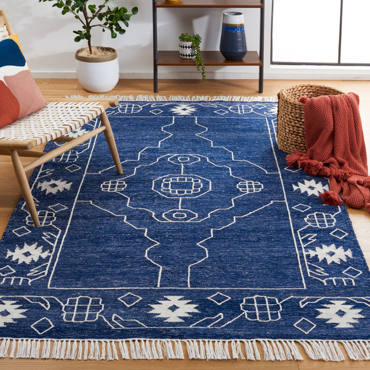 Safavieh KLM763N Kilim Navy / Ivory Image 1