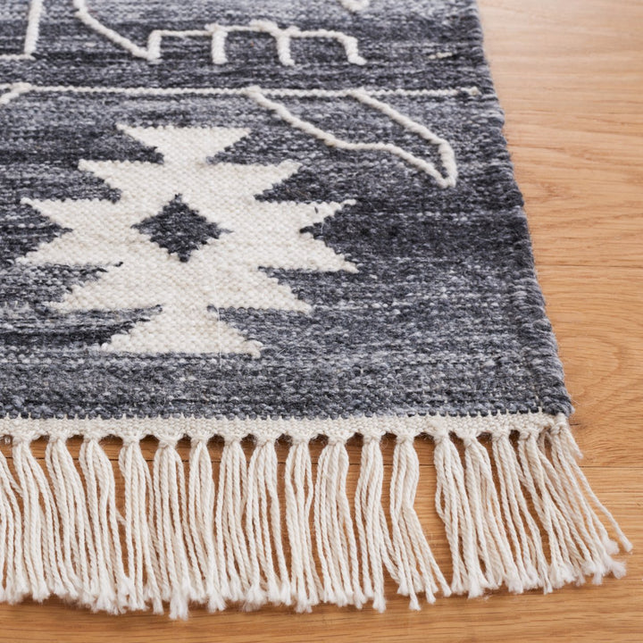 Safavieh KLM763Z Kilim Black / Ivory Image 3