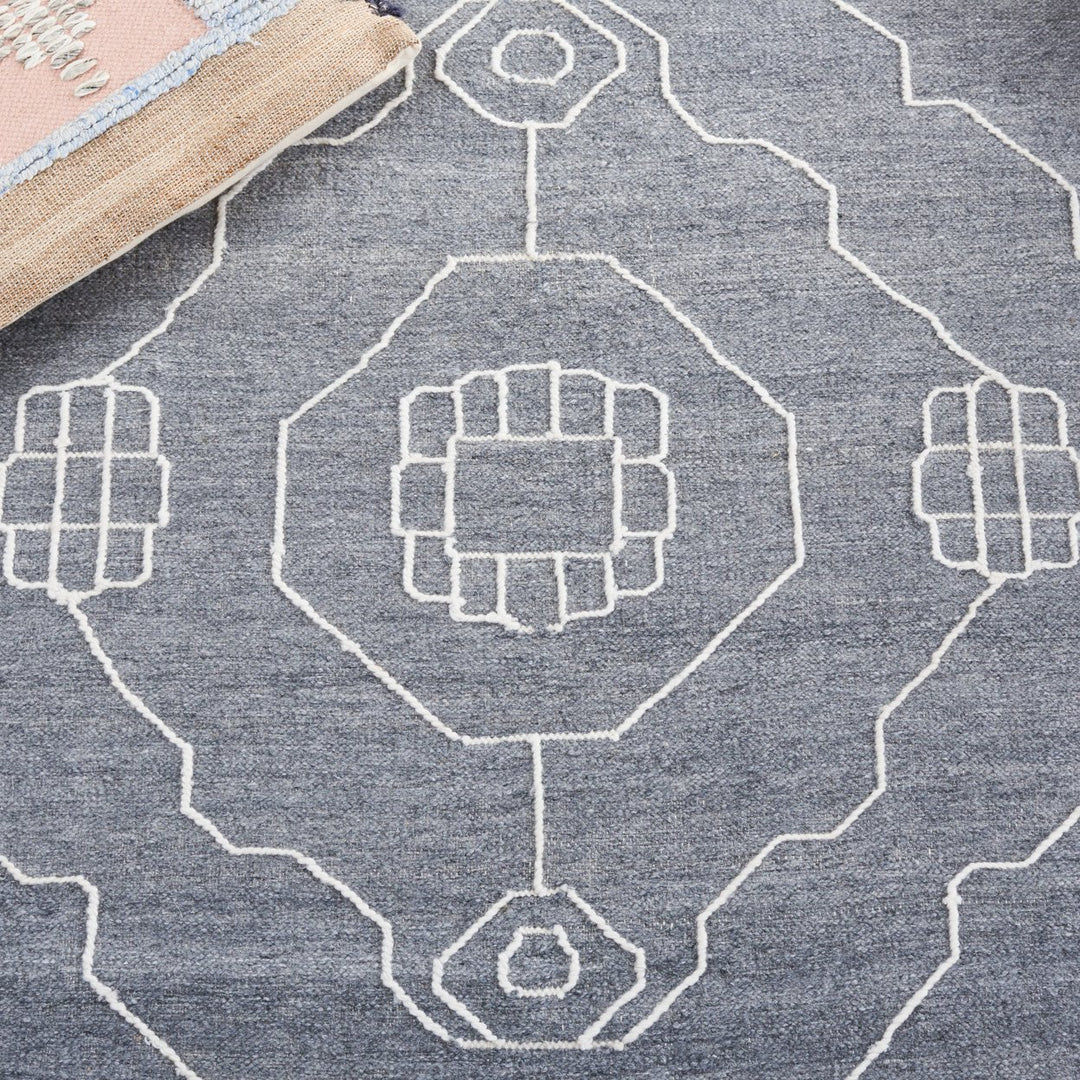 Safavieh KLM763H Kilim Dark Grey / Ivory Image 6