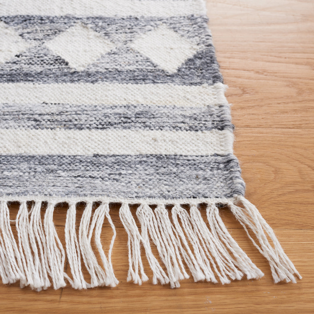 Safavieh KLM764F Kilim Grey / Ivory Image 3