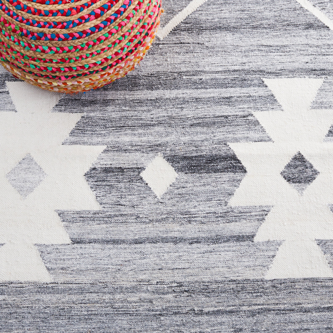 Safavieh KLM764F Kilim Grey / Ivory Image 6