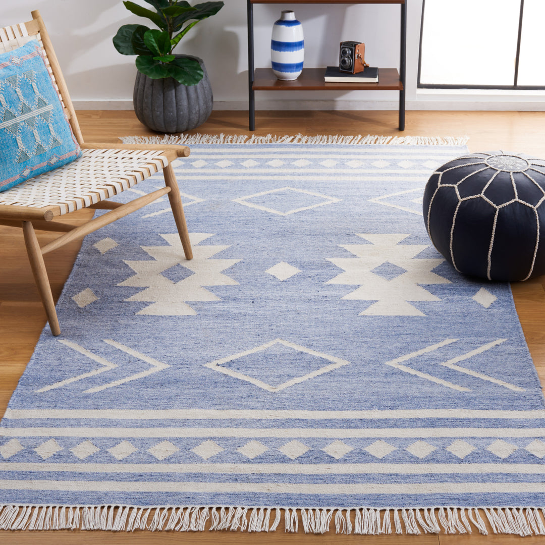 Safavieh KLM764M Kilim Blue / Ivory Image 1