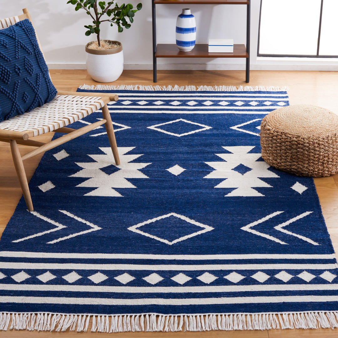 Safavieh KLM764N Kilim Navy / Ivory Image 1