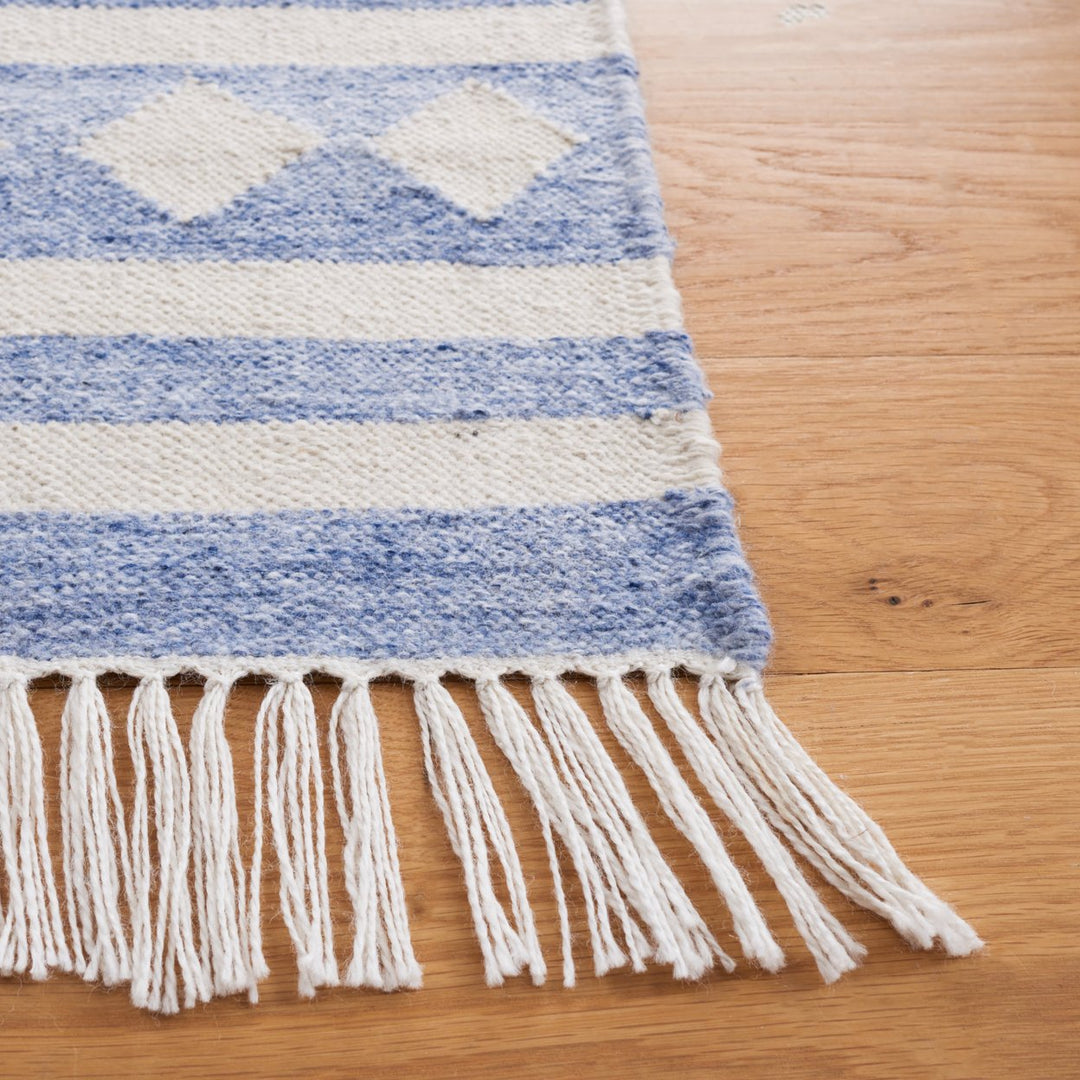 Safavieh KLM764M Kilim Blue / Ivory Image 3