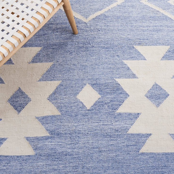 Safavieh KLM764M Kilim Blue / Ivory Image 6