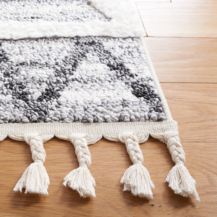 Safavieh MTS642F Moroccan Tassel Shag Grey / Ivory Image 3