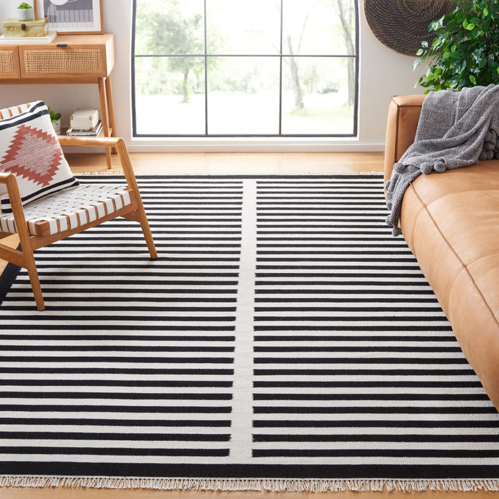 Safavieh STK806Z Striped Kilim Ivory / Black Image 1